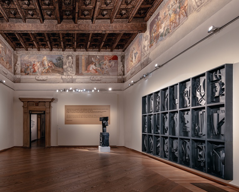 Allestimento mostra "Louise Nevelson" a Palazzo Fava